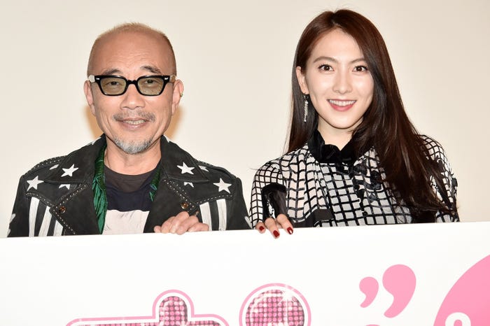 竹中直人、知英(C)モデルプレス