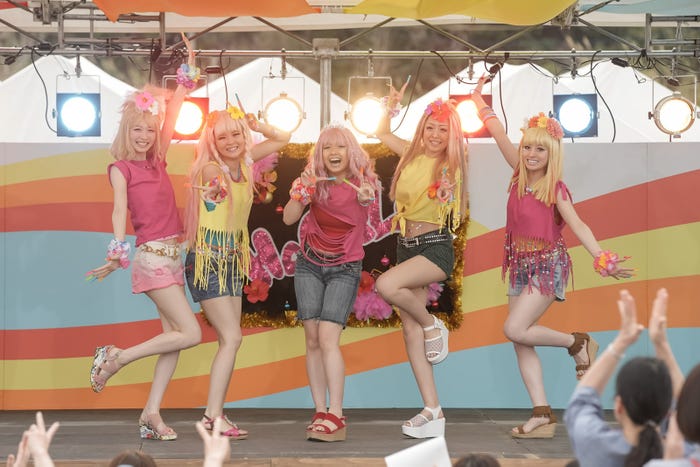 岡本夏美、田村芽実、谷藤海咲、みりちゃむ、橋本環奈「おむすび」(C)NHK