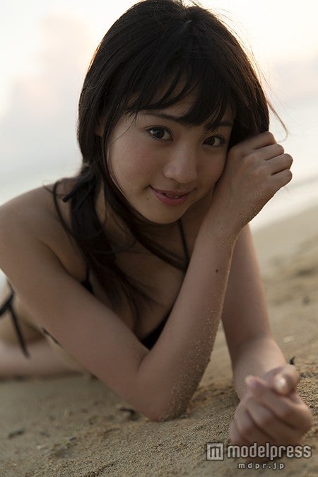 Popteen 志田友美 黒ビキニで大人の笑み 股下77 5センチの美脚も披露 モデルプレス Popteen 志田友美 黒ビキニで大人の笑み 股下77 5センチの美脚も披露 モデルプレス