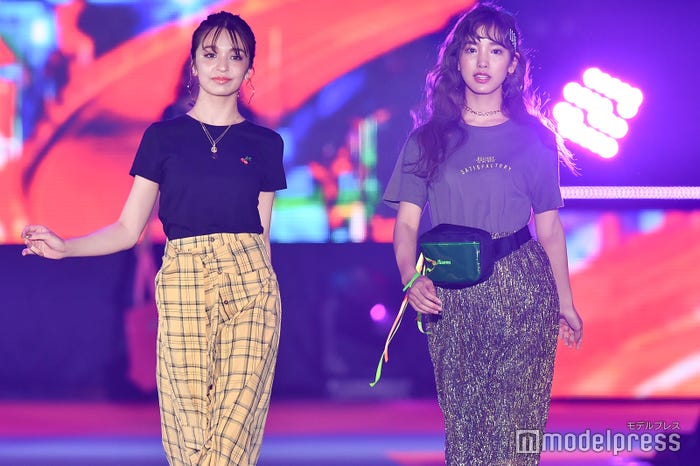 日向カリーナ、飯窪春菜 (C)モデルプレス