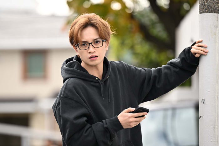 中島健人「リビングの松永さん」第1話より(C)カンテレ