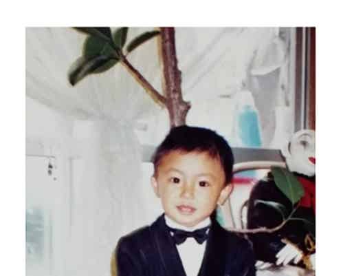 AAA與真司郎、幼少期の写真公開 “チビ司郎”に「小さい頃からイケメン」の声殺到