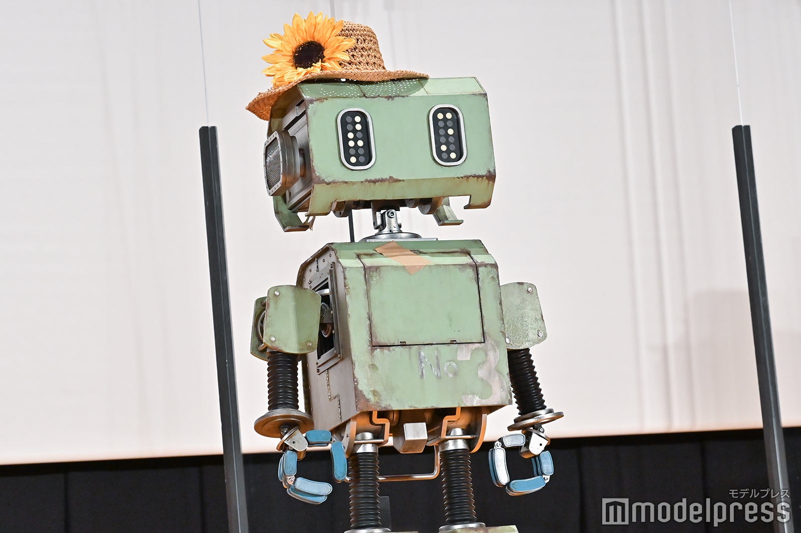 タング （C）モデルプレス