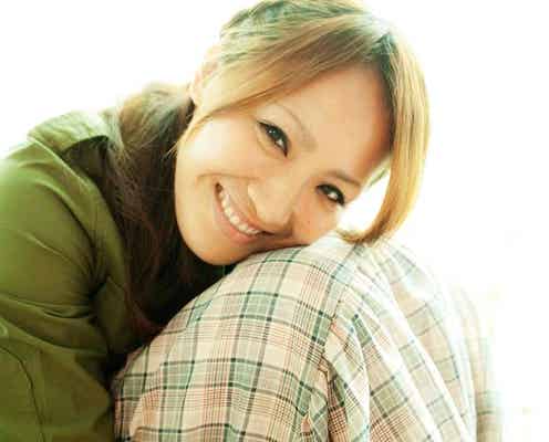 なでしこジャパン丸山桂里奈選手、国民栄誉賞受賞記念でユニフォーム放出