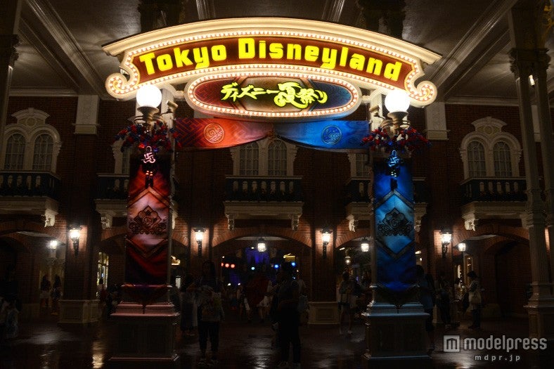 エントランス（ライトアップ）