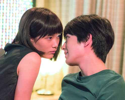 本田翼&真剣佑、見つめ合い超接近