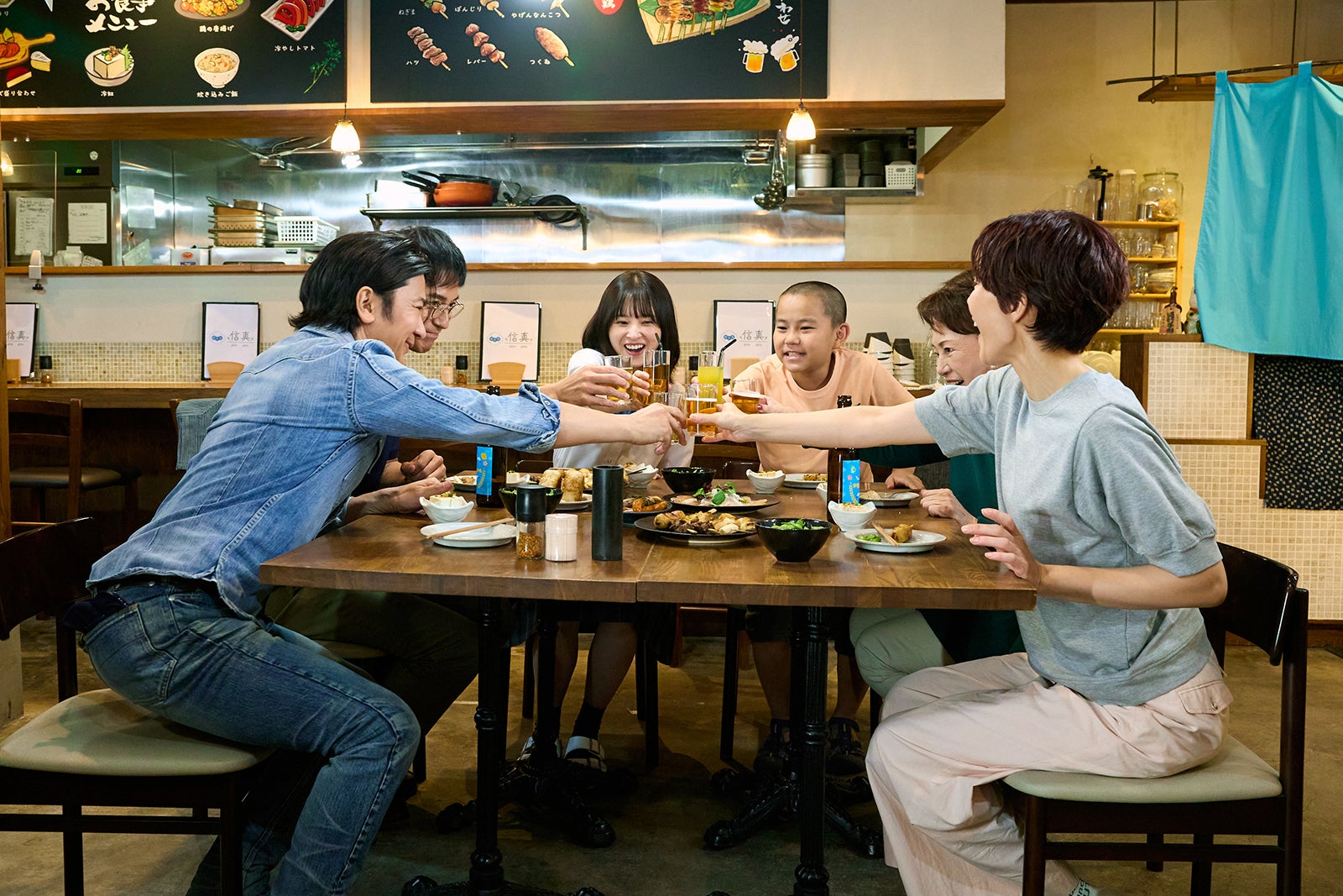 武田真治、沢村一樹、飯沼愛、番家天嵩、加賀まりこ、木村佳乃「南くんが恋人！？ 」第3話より（C）テレビ朝日