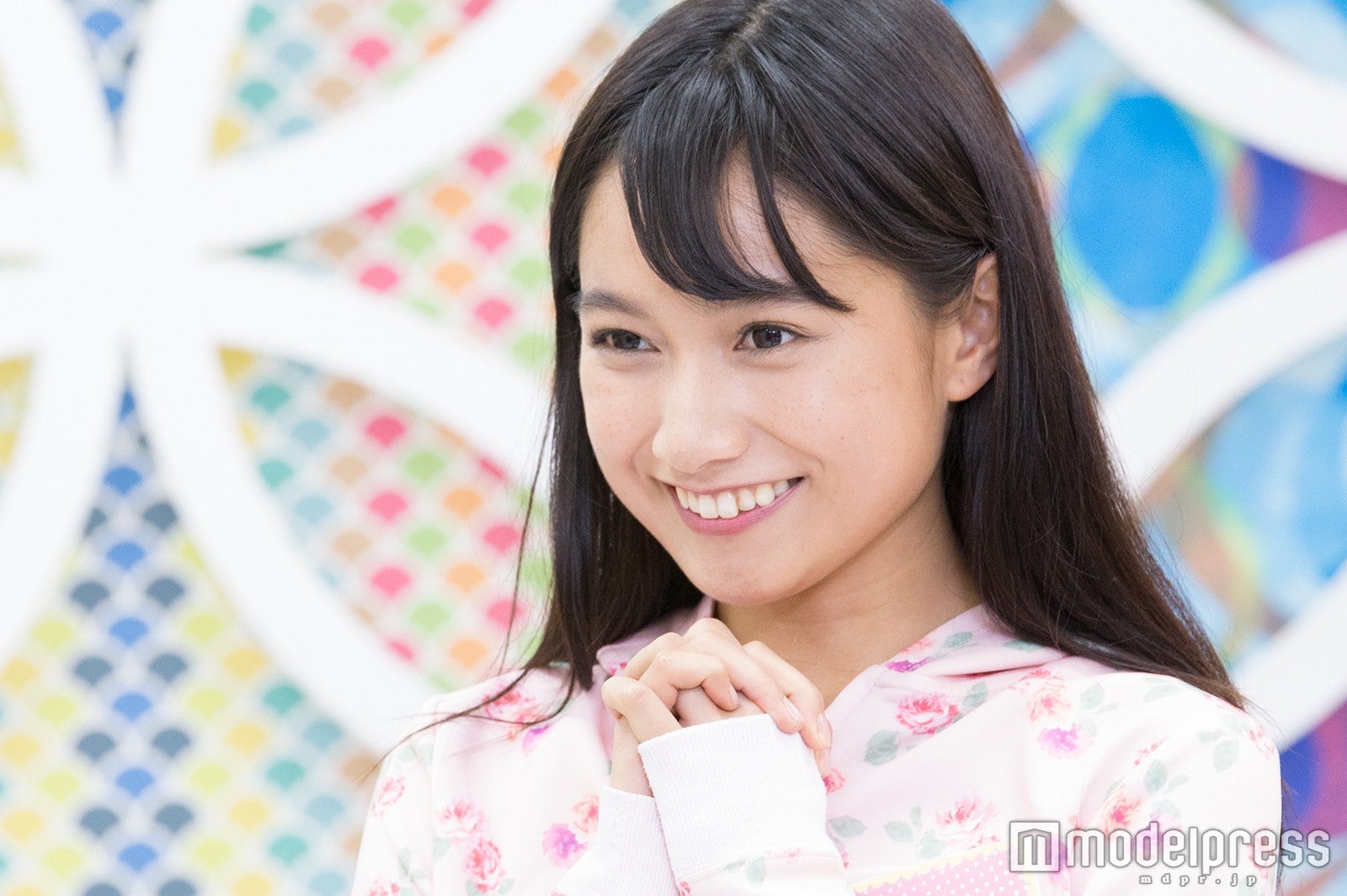 注目モグラ美女・武田あやな、大胆ポーズの“美尻トレーニング”生披露