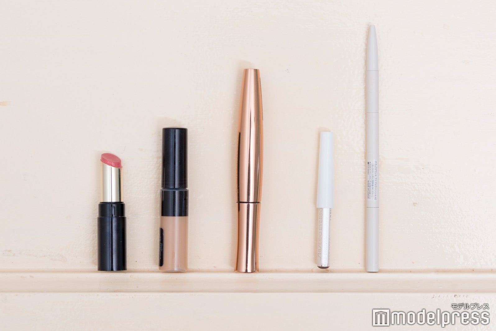 森本さやかアナウンサーポーチの中身は（C）モデルプレス