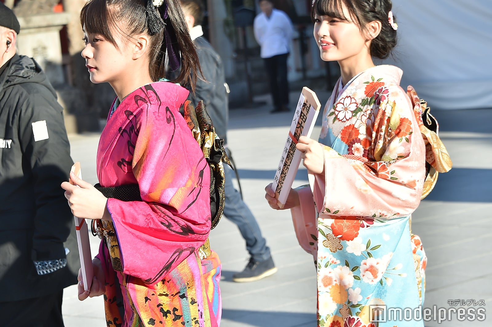 立仙愛理、新澤菜央／AKB48グループ成人式記念撮影会 （C）モデルプレス