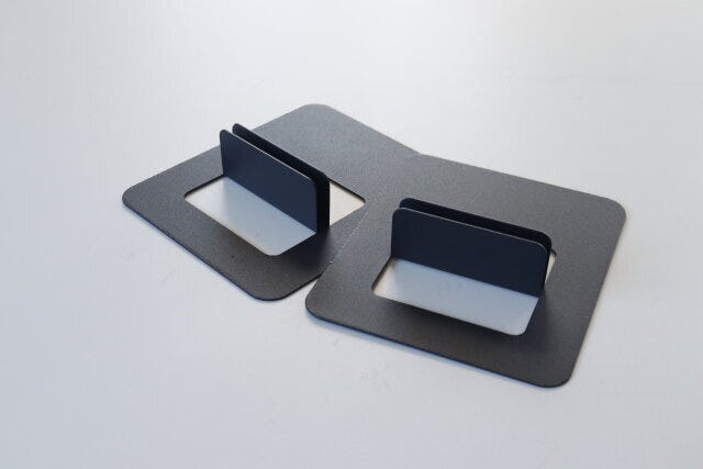 キャンドゥのパンチングボード用スタンドは2個入で100円