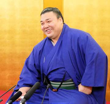 衝撃の裸優勝パレードから一夜、大相撲春場所制した霧島「皆さんの拍手がすごかった」