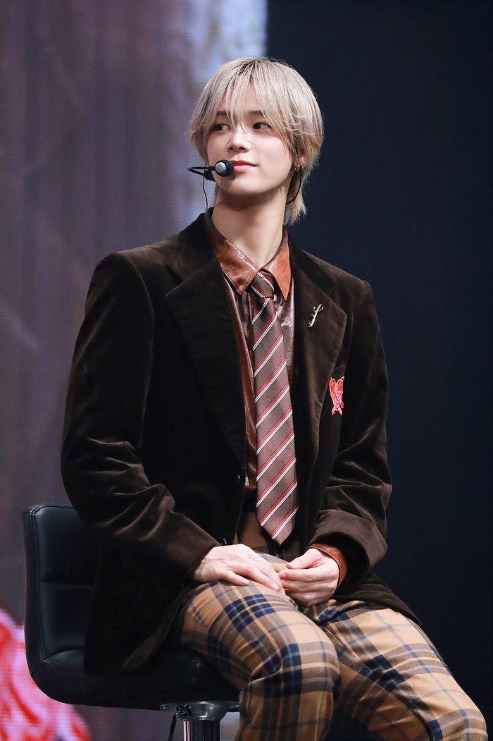 K/&TEAM(C)HYBE LABELS JAPAN