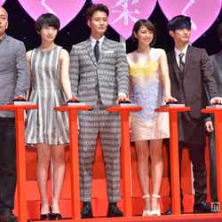 (左より)新城穀彦監督、波瑠、岡田将生、長澤まさみ、高良健吾、中村蒼