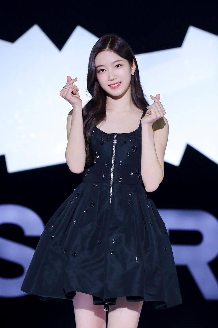 Le Sserafim日本出身カズハ 人気爆発の理由とは 異色経歴でデビュー 逸材 新人とは思えない モデルプレス Le Sserafim日本出身カズハ 人気爆発の理由とは 異色経歴でデビュー 逸材 新人とは思えない モデルプレス