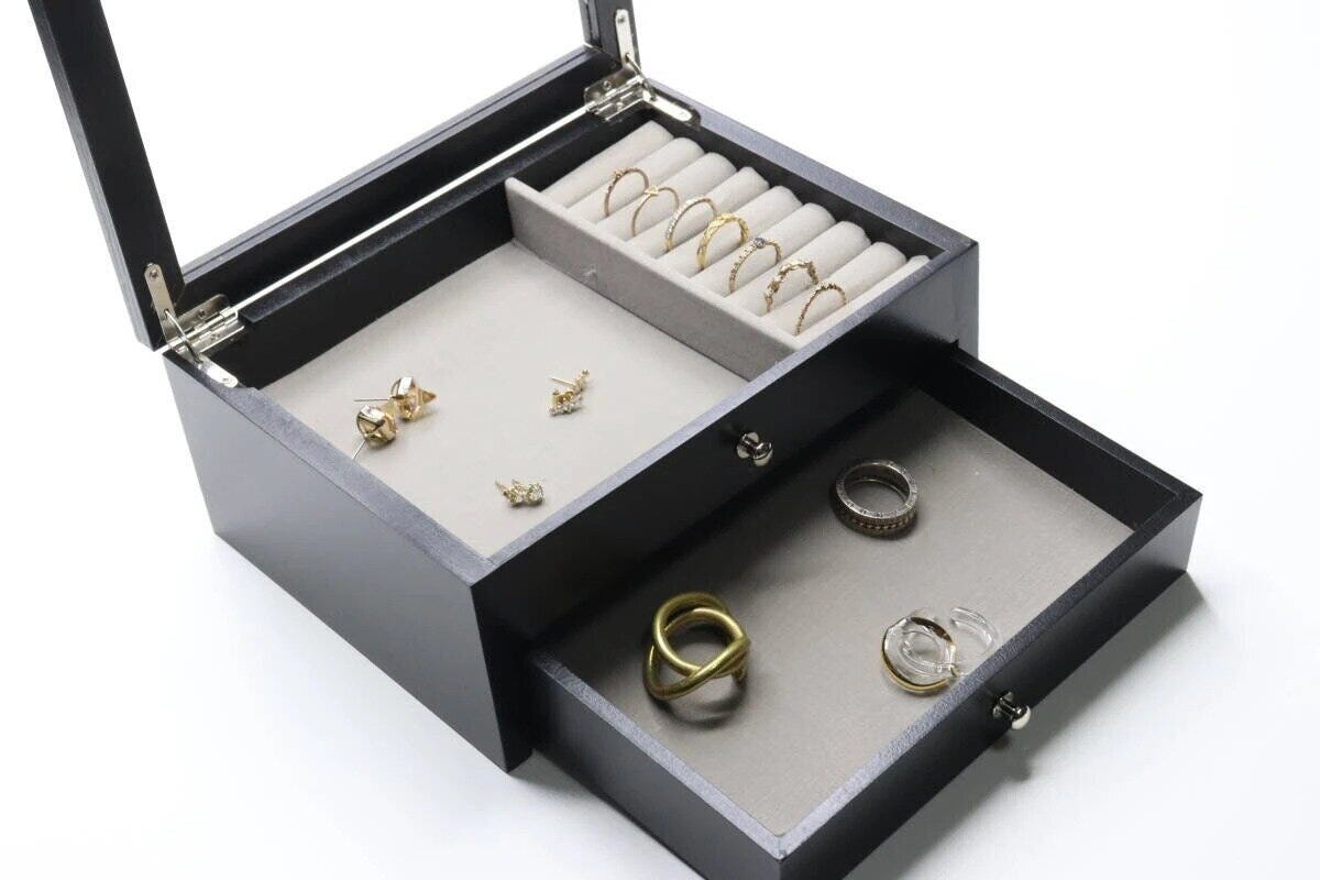 ダイソー アクセサリーBOX(窓付) 使用例 ダイソー アクセサリーBOX(窓付) 使用例