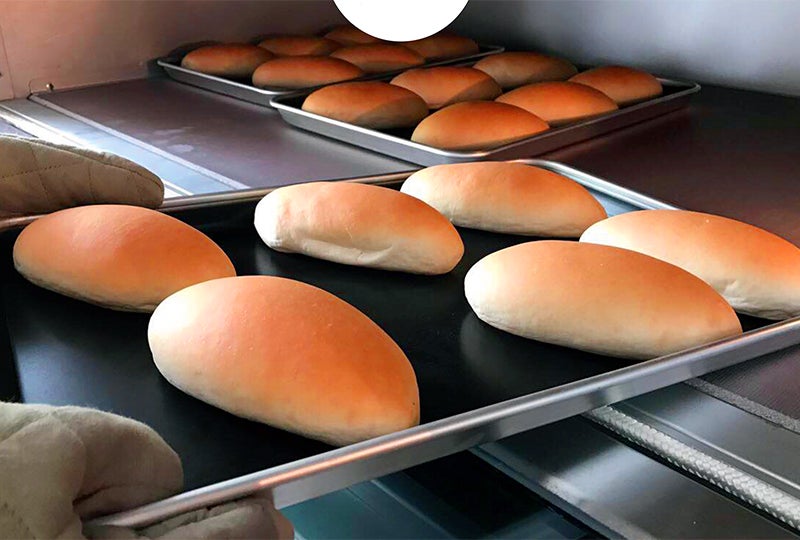 店内で焼き上げるふっくらもっちりしたコッペパン／画像提供：SUZU PR COMPANY