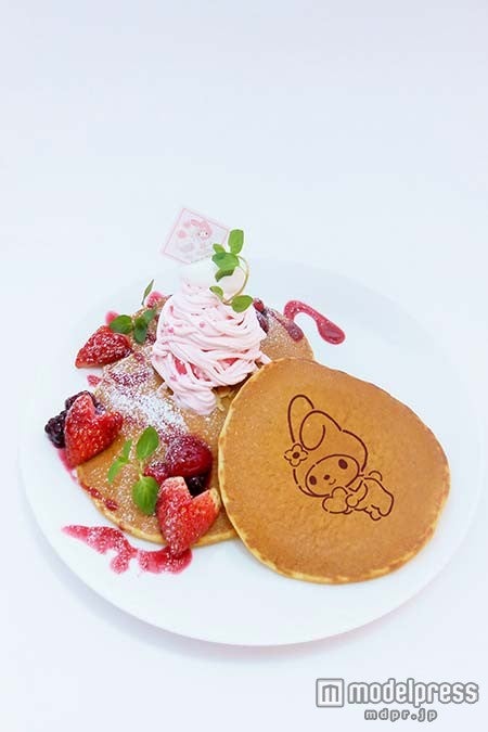 「マイメロディのいちごミルク パンケーキ」1,512円（税込）／画像提供：グレート