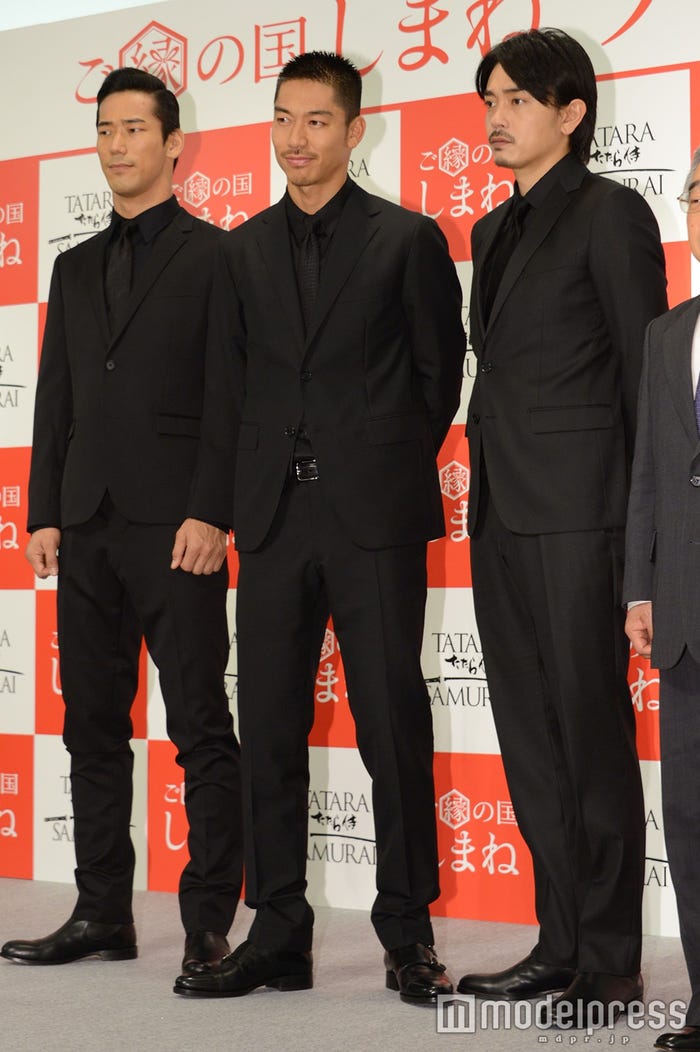 左から:「たたら侍」に出演する小林直己、AKIRA、青柳翔 (C)モデルプレス