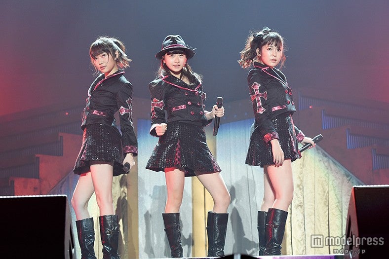 指原莉乃、松岡はな、多田愛佳（C）AKS