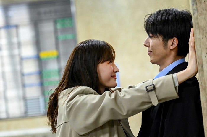 綾瀬はるか、高橋一生「天国と地獄 ~サイコな2人~」第9話より(C)TBS