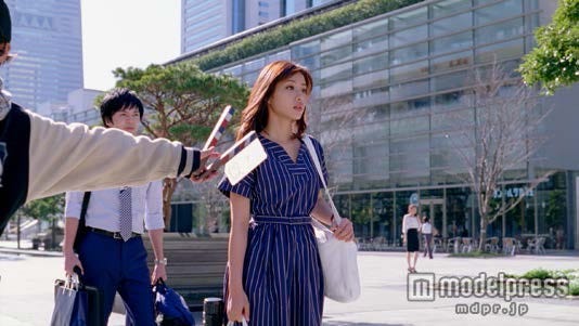 石原さとみのファッションにも注目