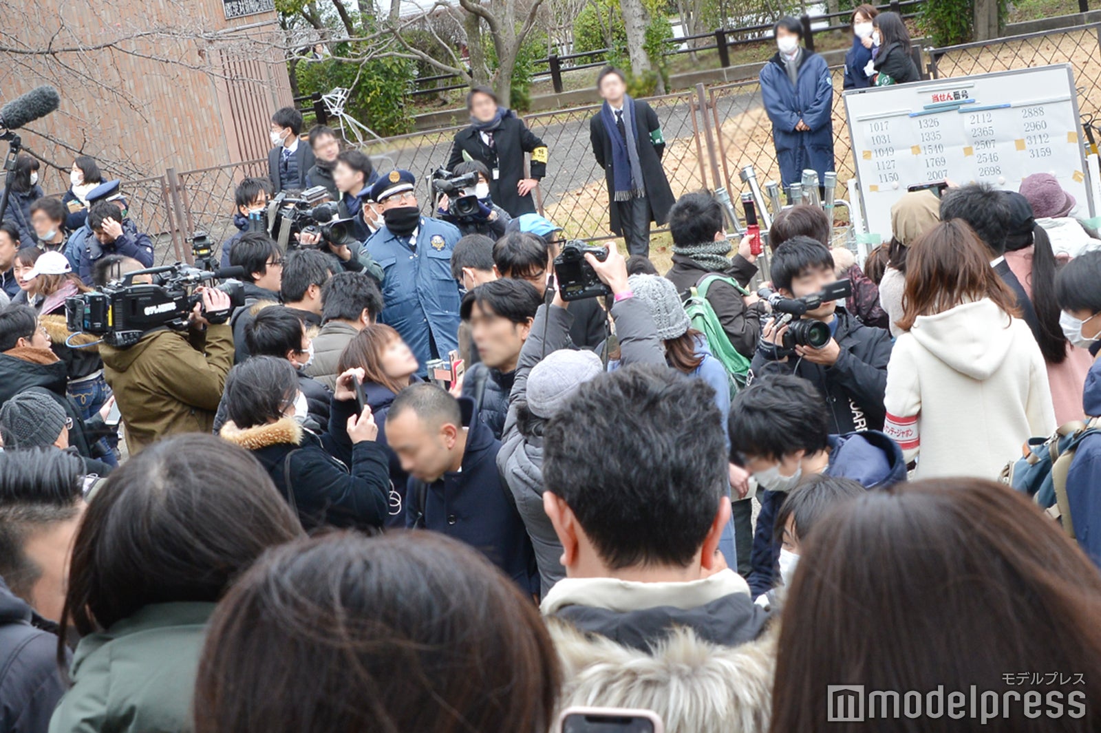 沢尻エリカ被告初公判、傍聴席求め2229人が長蛇の列 倍率117倍に