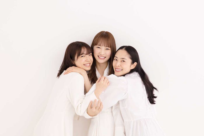 (左から)上白石萌音、川栄李奈、深津絵里(C)NHK