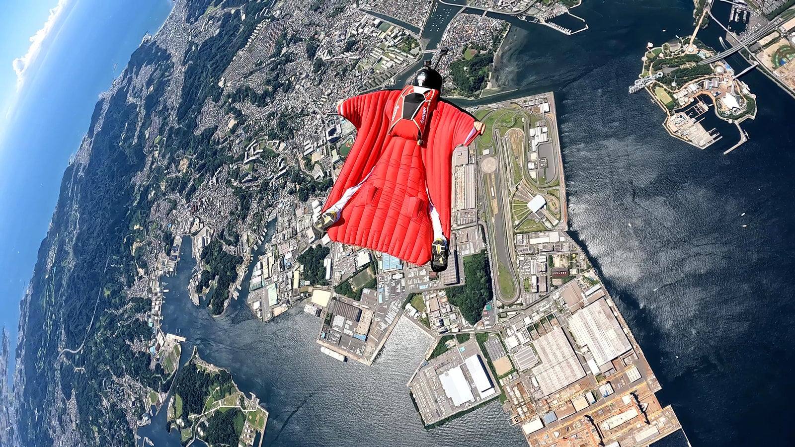 空飛ぶ“リアル”ウルトラマン（C）日本テレビ