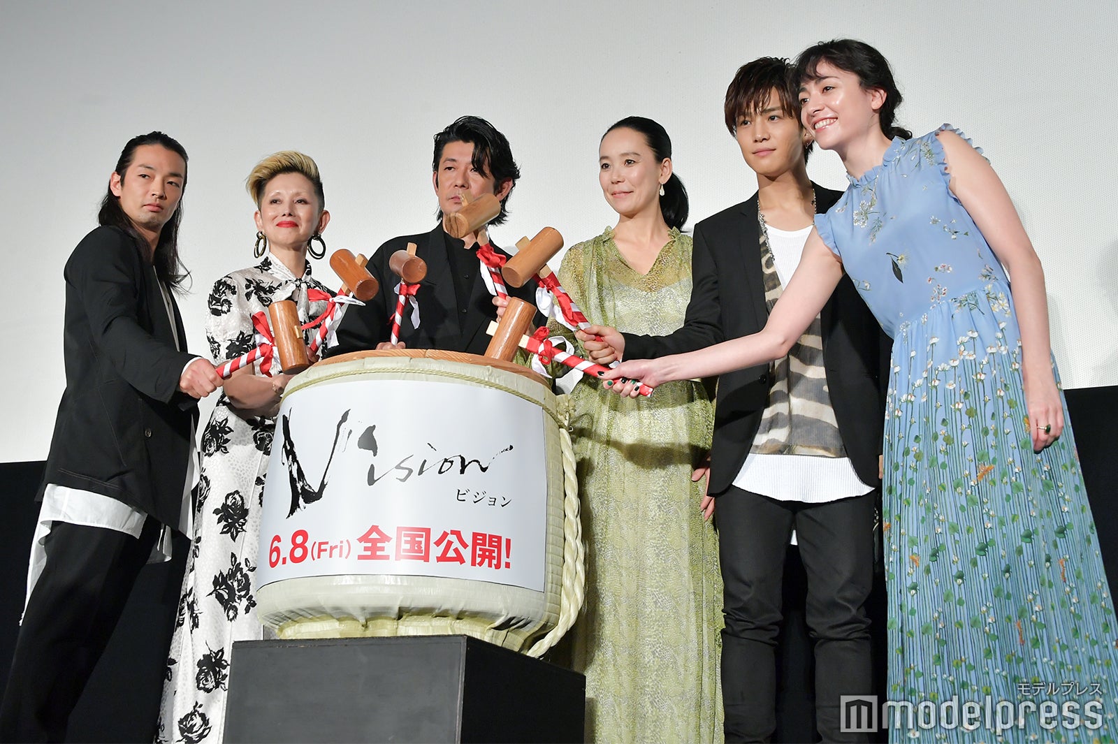 （左から）森山未來、夏木マリ、永瀬正敏、河瀬直美監督、岩田剛典、美波（C）モデルプレス