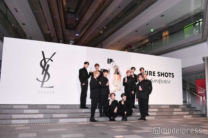 JO1/(後列)佐藤景瑚、金城碧海、鶴房汐恩、與那城奨(中列)豆原一成、川西拓実、川尻蓮(前列)大平祥生、白岩瑠姫、木全翔也、河野純喜(C)モデルプレス