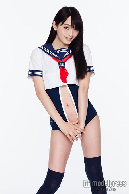 佐藤かよ、初のグラビア(C)集英社/週刊プレイボーイ/撮影・栗山秀作