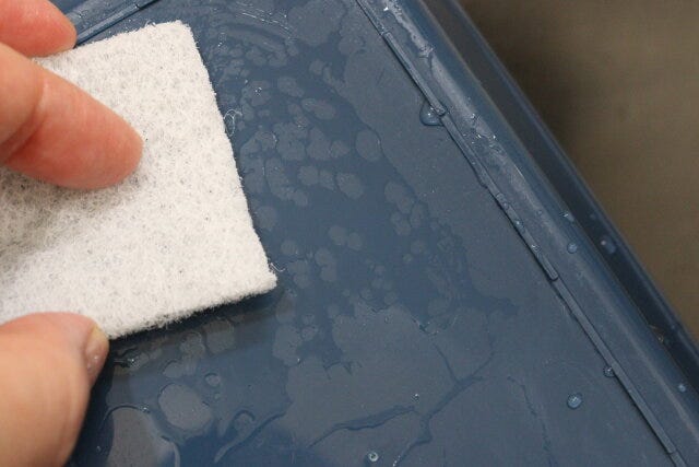 セリア　重曹入りスポンジ　油汚れ　使用例