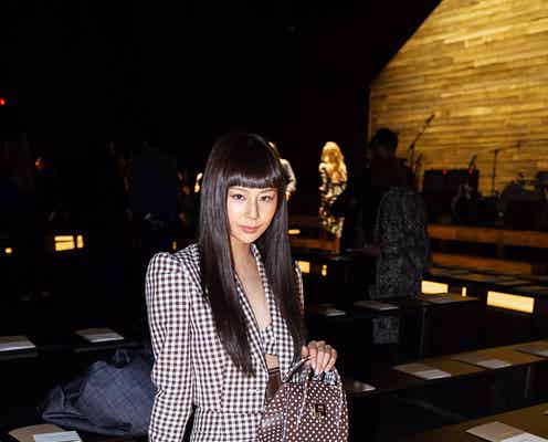 西内まりや、美バスト&美脚披露の大胆コーデでNYに 海外メディアも注目