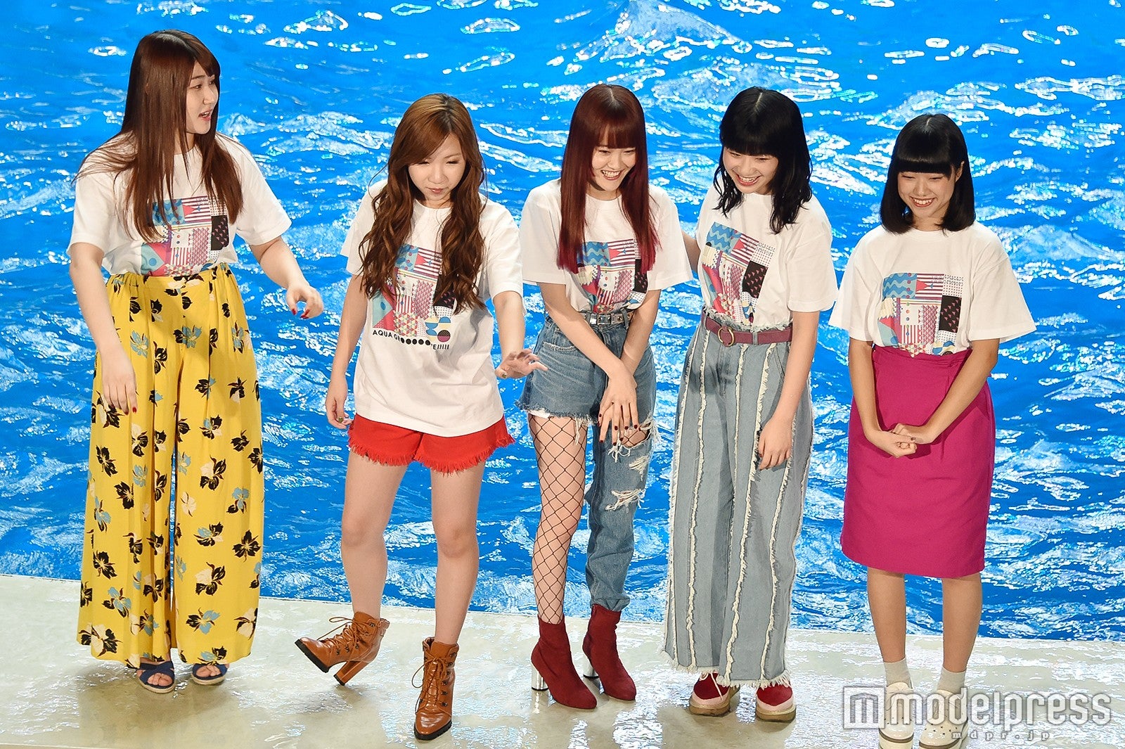 イルカを見つけるLittle Glee Monster