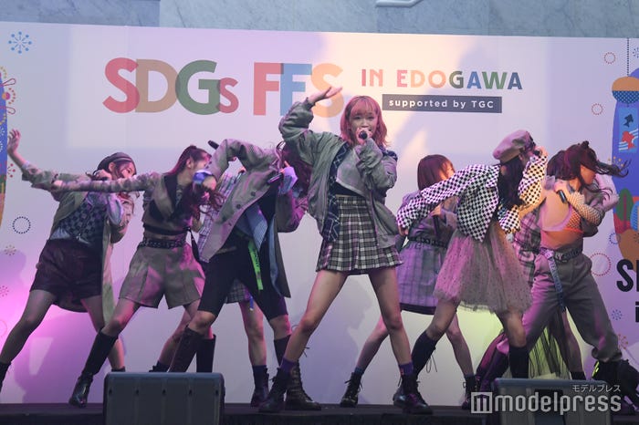 Girls2 (C)モデルプレス