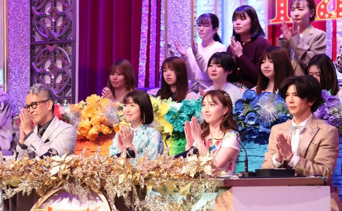 (左から)宮本亞門、新妻聖子、はいだしょうこ、武田真治(C)フジテレビ