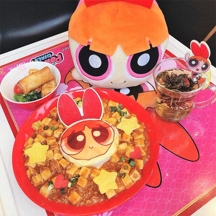 上から、 ピリッと！ブロッサムの夢いっぱい麻婆豆腐♪／画像提供：ヒューマンフォーラム