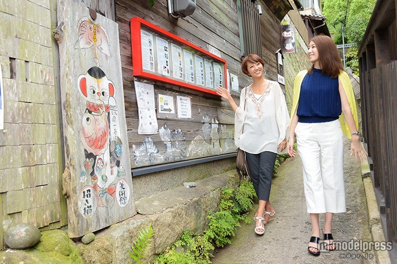 坂の多い猫の細道にある「招き猫美術館」／約3000体の招き猫を展示