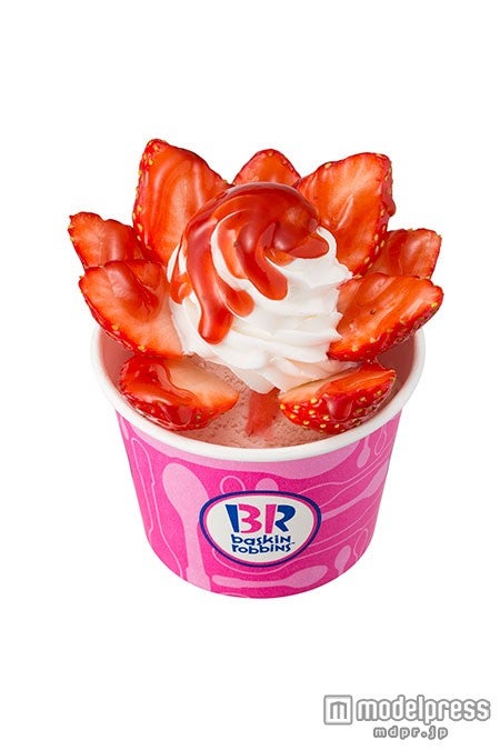 「フレッシュストロベリーサンデー リッチストロベリー」450円（税込）～ 