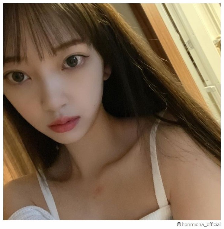 堀未央奈、素肌見せSEXYショット公開「デコルテが綺麗」「美しすぎる」と反響