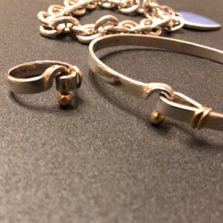 夏コーデに映える! Tiffany & Co.(ティファニー)の爽やかな大人アクセサリーコーデ♪