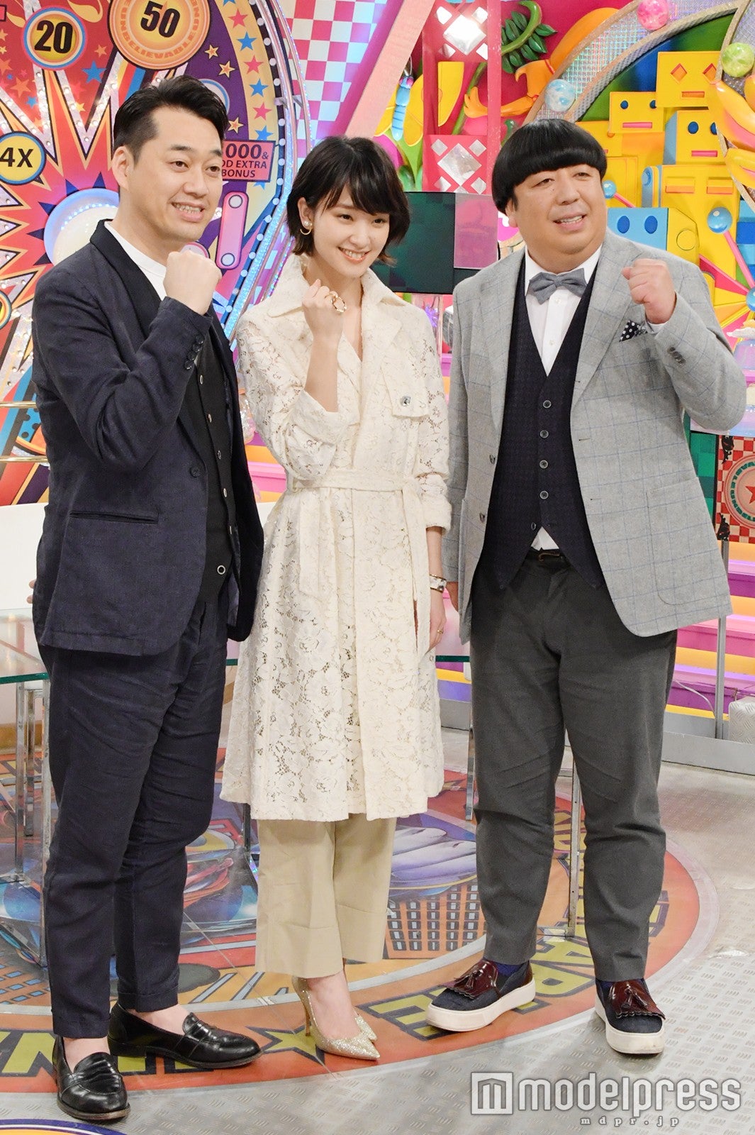 （左から）設楽統、剛力彩芽、日村勇紀 （C）モデルプレス