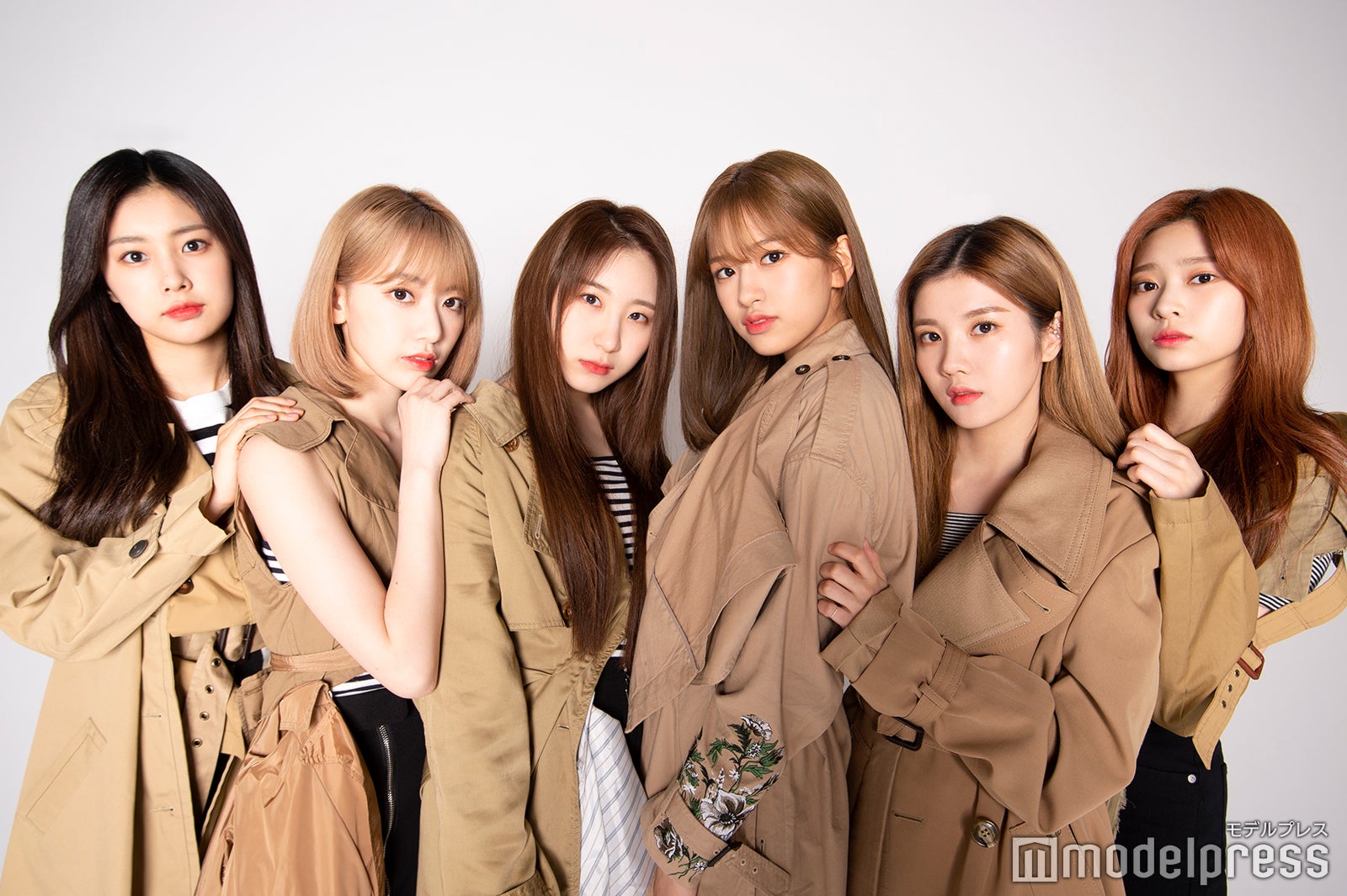 （左から）カン・ヘウォン、宮脇咲良、イ・チェヨン、アン・ユジン、クォン・ウンビ、キム・ミンジュ （C）モデルプレス