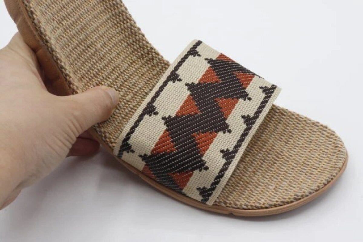 ダイソー 外でも履けるスリッパ(ジュート入、ウェーブ、25cm-27cm) 履き心地 ダイソー 外でも履けるスリッパ(ジュート入、ウェーブ、25cm-27cm) 履き心地