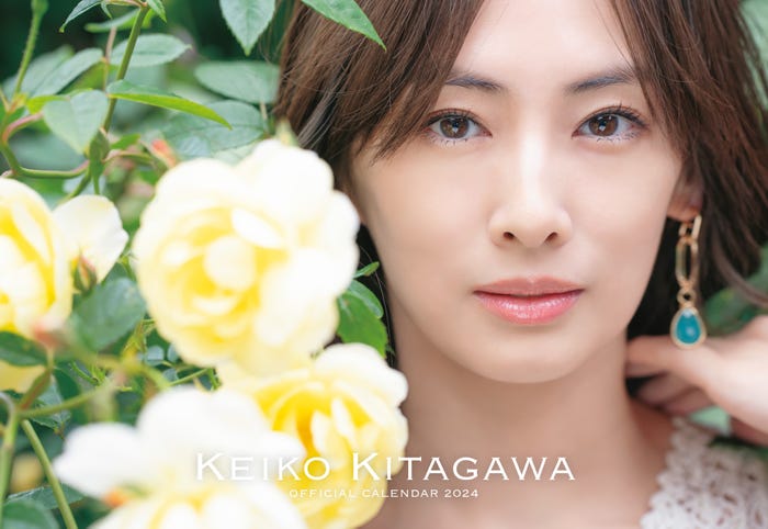 「北川景子 オフィシャルカレンダー2024」特典カットMAILIVIS(デスク)(C)SDP