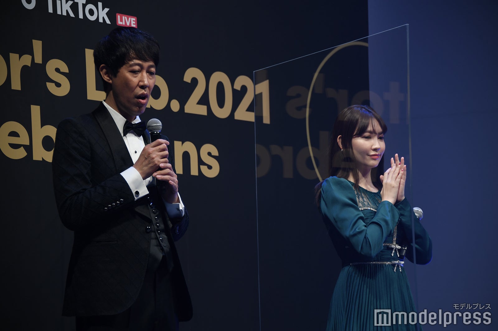 小籔千豊、小嶋陽菜（C）モデルプレス