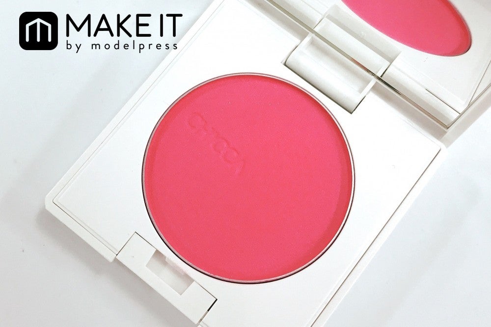 CHICCA／フローレスグロウ フラッシュブラッシュパウダー／05 マンゴープレス／3,000円（税抜） (C)メイクイット