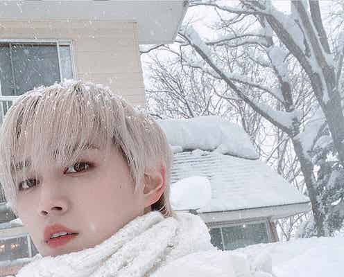 JO1白岩瑠姫、雪の中で“ホワイトコーデ”披露「白が世界一似合う」「王子様みたい」と反響 “るきるきビーム”がトレンド入り