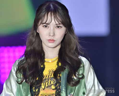 日向坂46加藤史帆、クールな眼差しからの微笑みにキュン ヴィンテージコーデ着こなす<GirlsAward 2022 S/S>